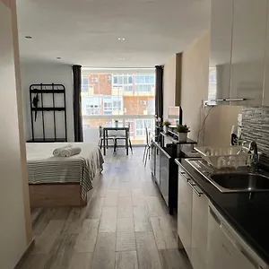 Vista A La Playa, Cerca Del Centro Con Piscina Apartamento